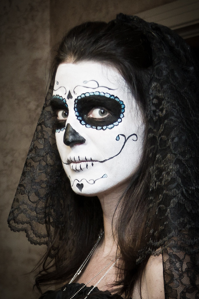 Día de los Muertos | Detail of Tara's Día de los Muertos mak… | Flickr
