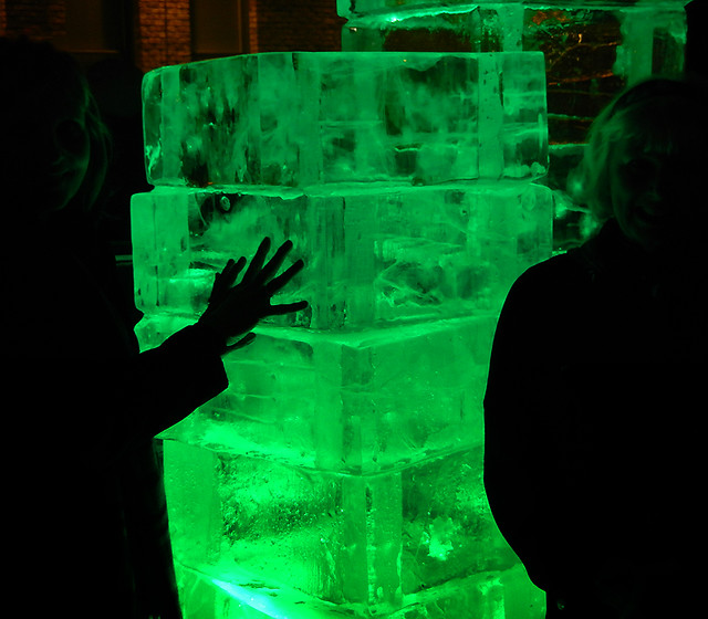 Illuminate Yaletown ice sculpture