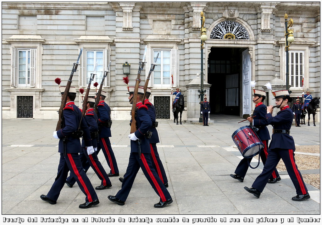 Los miércoles, cambio de guardia en el Palacio Real