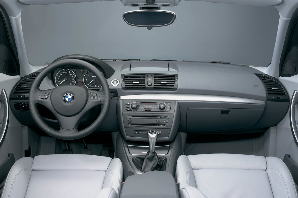 BMW 1 SERIES 3 E81 E82 E87 LCI Glove Box dashboard dash passenger black 6982804 