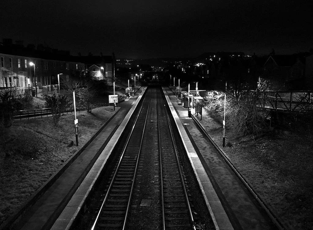 ผลการค้นหารูปภาพสำหรับ train station at night