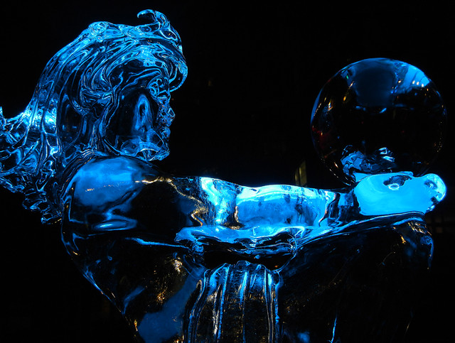 Illuminate Yaletown ice sculpture