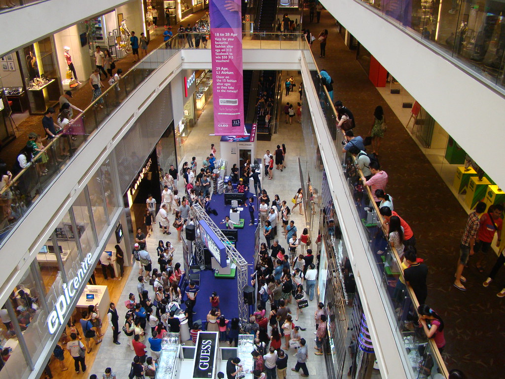 crowded mall