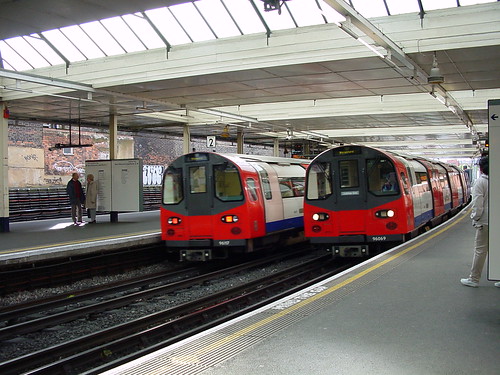 London Underground - Finchley Road, 1996 tube stock, Jubilee Line