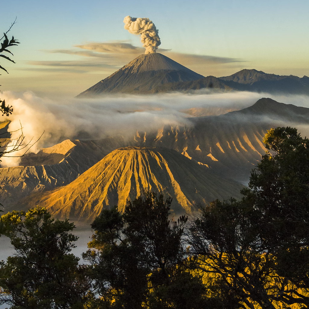Resultado de imagen de indonesia volcan