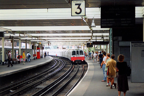 London Underground - Jubilee Line - 1983 stock at Finchley Road