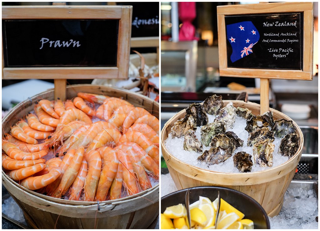 康拉德纪念新加坡:左边的虾和牡蛎在右边
