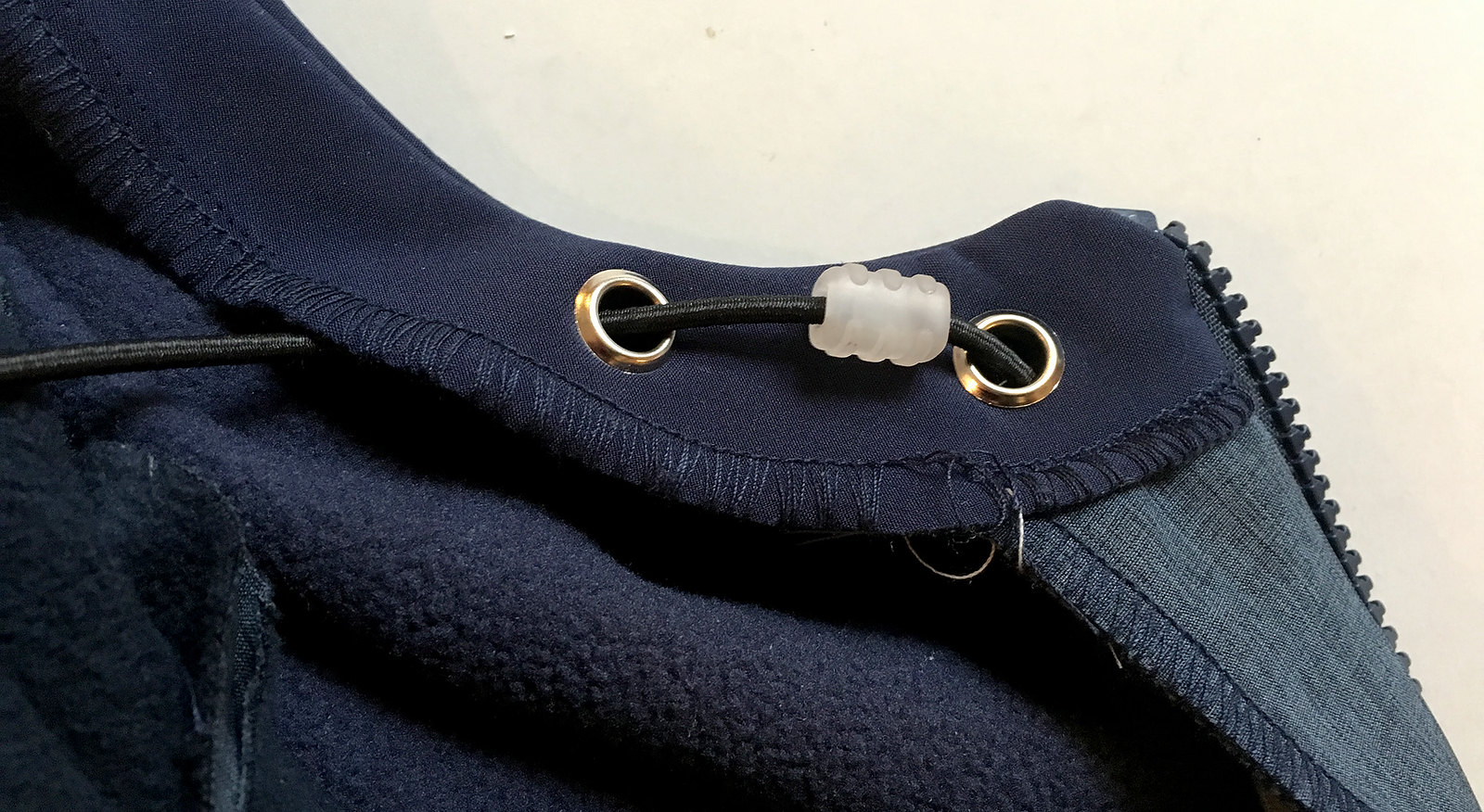 How to add adjustable elastic cord on a jacket