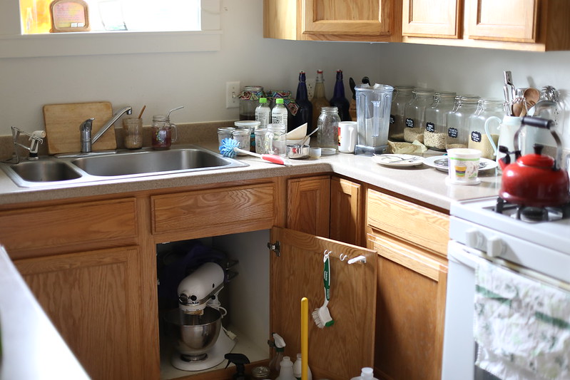 kitchen sink broken :(