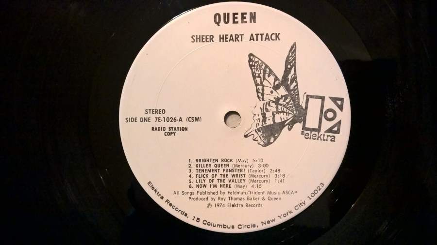 Перевод песни hear. Queen 1974 Sheer Heart Attack LP. Queen Sheer Heart Attack альбом. Queen 1974 Sheer Heart Attack обложка альбома. Sheer Heart Attack обложка.