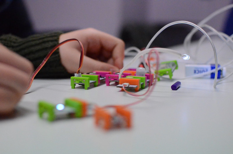 Taller para niños/as de littleBits, 28 de febrero 2014, Espacio Miscela, Madrid