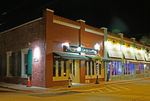 Restaurants at Night | Downtown restaurants viewed at night … | Flickr