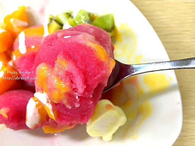 [台中]棉花甜冰品--獨創的甜菜根口味綿綿冰，吃冰也要養生一下！@北屯區 北屯路