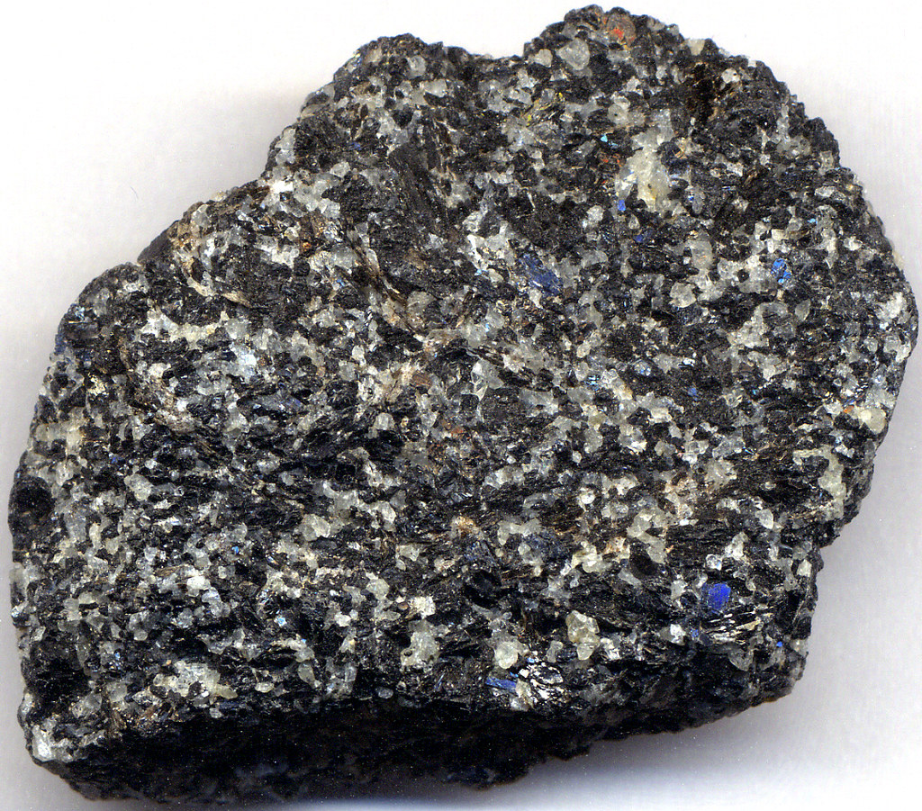 Batu Gabbro adalah salah satu contoh batuan beku bersifat asam yang terbentuk pada siklus batuan