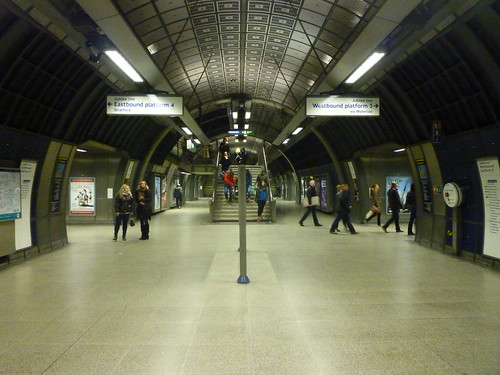 201504018 London subway station 'London Bridge'