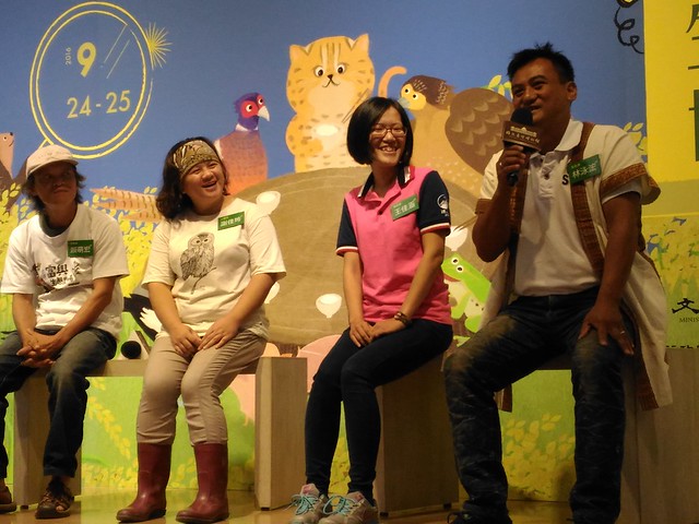 （左起）賴萌宏、謝佳玲、王佳涵、林泳浤四位小農分享友善耕作的歷程。攝影：林倩如。