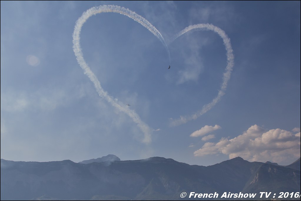 Cap Tens ,Patrouille CapTens , Cap 10 , heart , Grenoble Air show 2016 , Aerodrome du versoud , Aeroclub du dauphine, grenoble airshow 2016, Rhone Alpes
