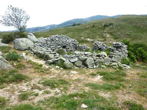 Bergeries de Frauletu : les ruines des anciennes bergeries