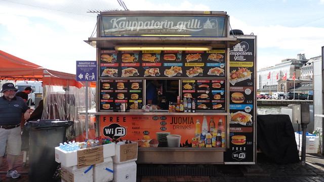 Dónde comer y gastronomía en Helsinki (Finlandia) - Comida rápida Kauppatorin Grilli.