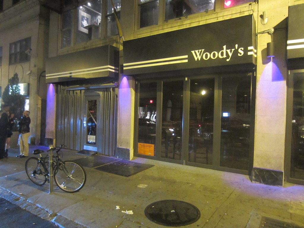 woody's bar and kitchen