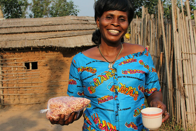 Selling peanuts in Masi Manimba, Democratic Republic of Congo