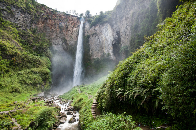 Download this Sipisopiso Waterfall picture
