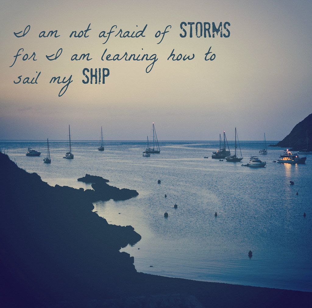 Stormy перевод. Футболка not afraid of the Storm. Ship quotes. I am the Storm is approaching. Quotes about i'm not afraid.