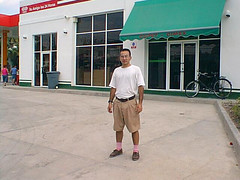 Enrique at  the gas station CUPET Capiro, in Camajuani road, Santa Clara, Cuba c. 1997 | El Chino en la nueva gasolinera CUPET El Capiro, en la carretera a Camajuani, santa Clara Cuba, por el año 1997 o 1998.