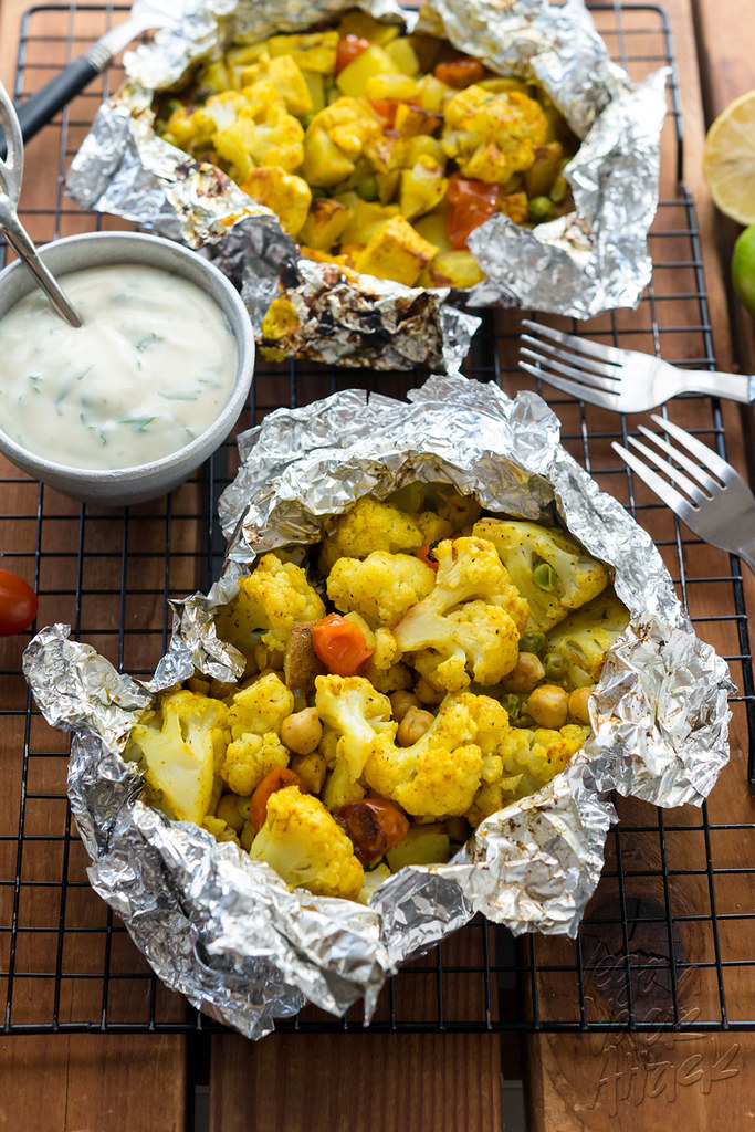 Curry Cauliflower Grill Packets with Savory Vegan Yogurt Sauce - #glutenfree, delicious and great for cookouts and camping! #vegan #doplants #silk