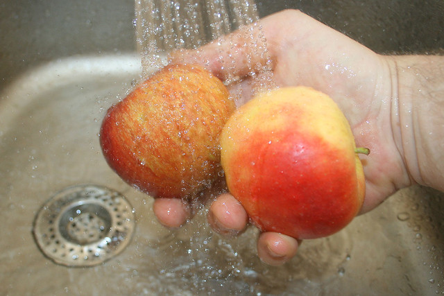 28 - Äpfel waschen / Clean apples  [Rezept / Recipe]  By 