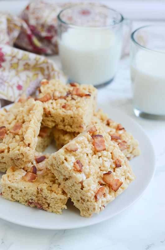 Maple Bacon Rice Krispies Treats - the classic Rice Krispies Treats with a sweet and salty twist! These are so yummy!