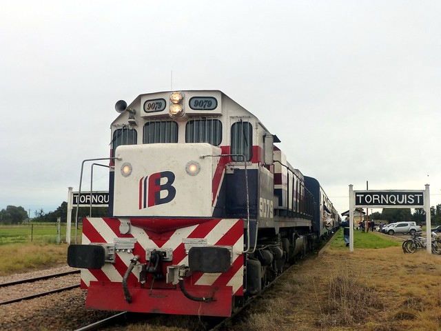 Ferrobaires 9079 - Constitución a Bahía Blanca (Vía Lamadrid) en la estación de Tornquist