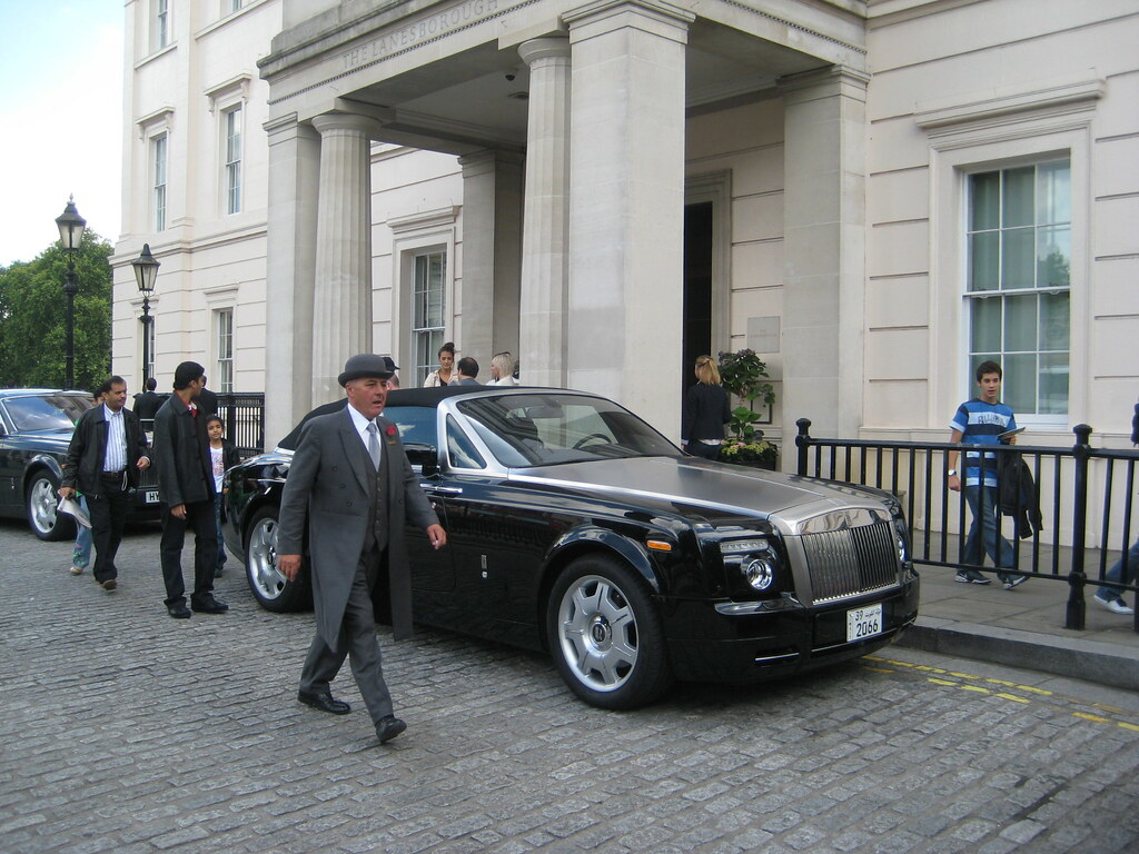 Богатства англии. Богатый человек. Богатая жизнь Лондон. Богатые в Лондоне. Миллионеры Британии.