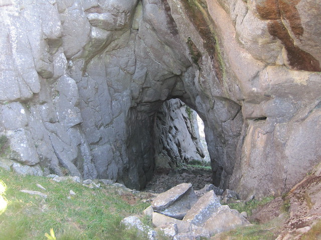 Cova Casa da Xoana en el monte Pindo