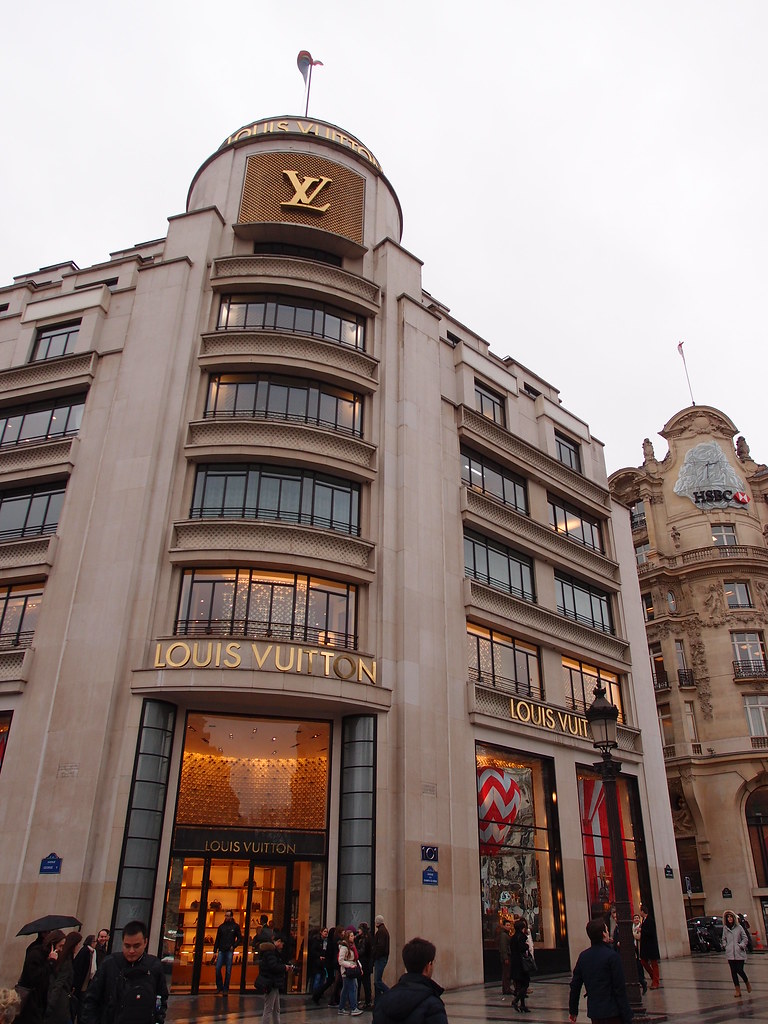 Louis Vuitton store on Champs-Elysées @ Paris | Guilhem Vellut | Flickr