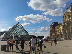 Les pyramides, le Louvre, et un retour de shopping