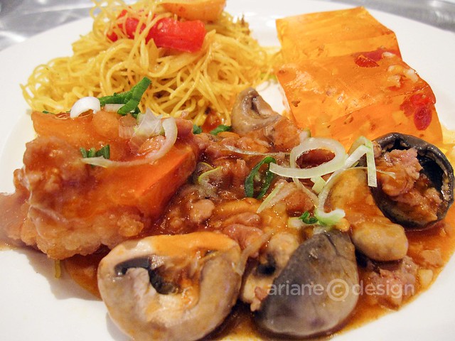 Grand Dynasty Seafood Restaurant: Shrimp with mushroom and Singapore style vermicelli