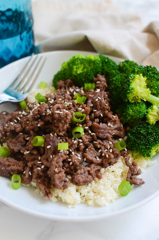 Paleo Korean Beef Bowls - delicious 20 minute meal! Spicy and sweet beef served over cauliflower rice! 