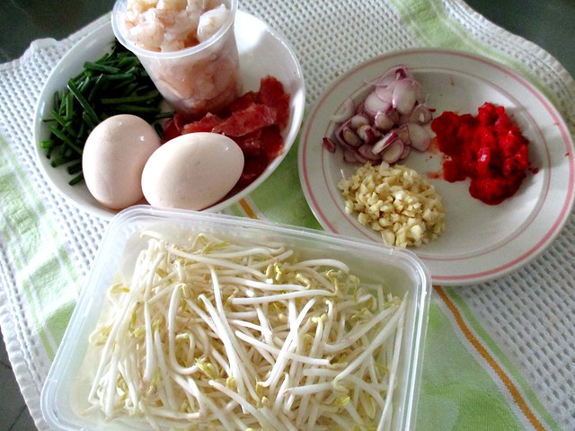 Char kway teow ingredients