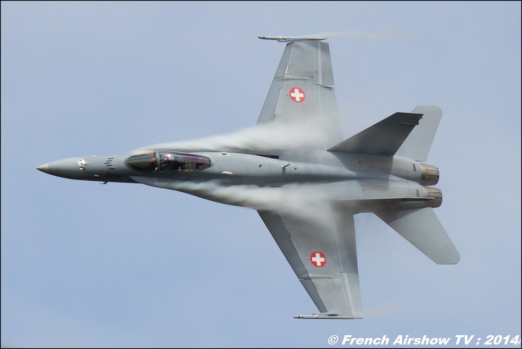 F/A -18 Hornet Solo Display Suisse , Swiss Air Force FA-18 Hornet - SWISS HORNET DISPLAY TEAM , RIAT , Fairford , Royal International Air Tattoo 2014 , Meeting Aerien Air Tattoo , Meeting Aerien 2014