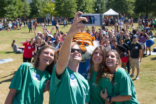The director of Hey Day,takes a selfie with Aubie and a crowd of students on the Student Center green space.