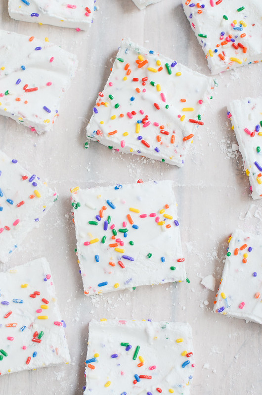 Homemade Sprinkle Marshmallows - easy homemade marshmallow recipe. Only 6 ingredients and so fun for s'mores or hot chocolate!