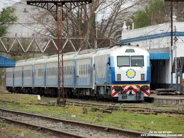 Tren N°565 detenido en Estación Rufino.- www.porlasviasdelpais.blogspot.com