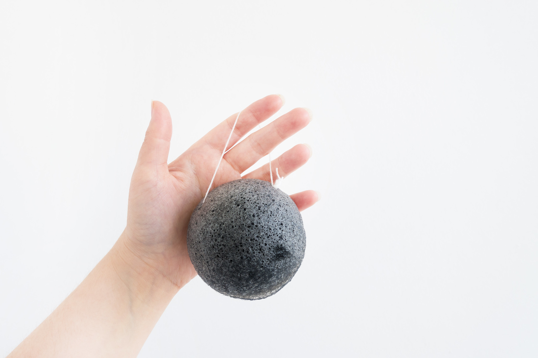 Konjac Sponges: The Benefits and How To Use One