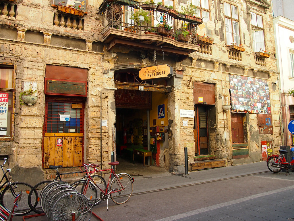 Szimpla Kert ruin bar in Budapest