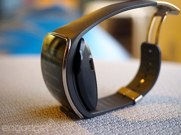 Ambitious, shortcomings obvious Samsung Gear s review