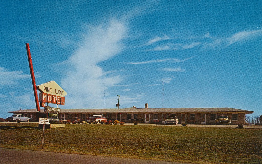 Pine Lake Motel - Westport, Indiana
