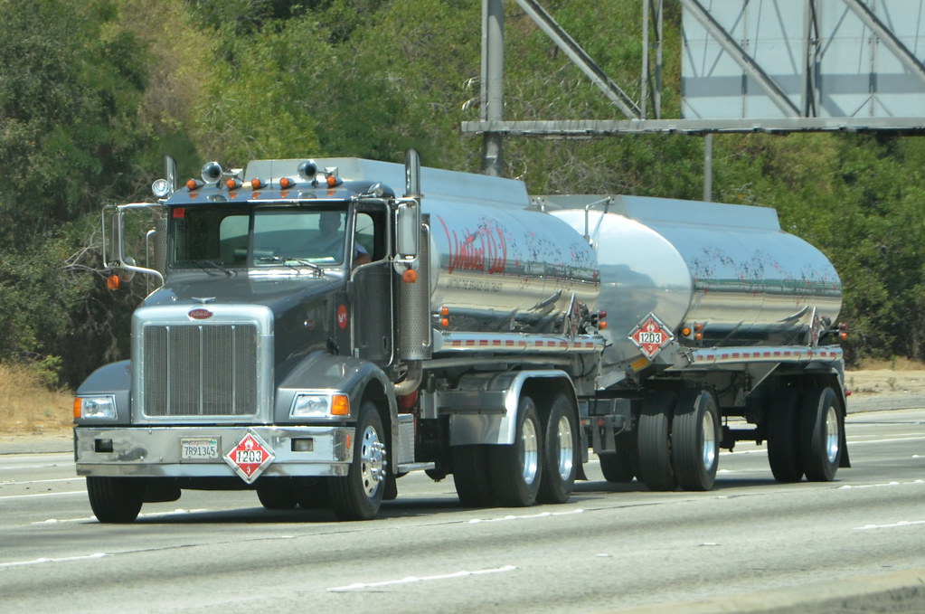 UNITED OIL - PETERBILT DOUBLE FUEL TANKER TRUCK | Navymailman | Flickr