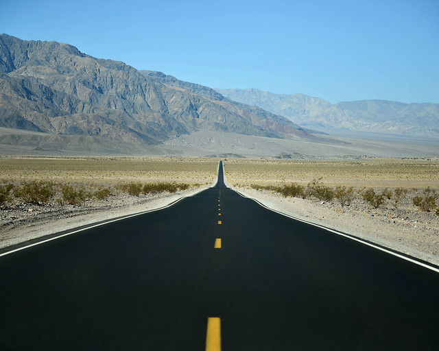 Impresionante recta en el Death Valley de Estados Unidos por las que estuvimos conduciendo