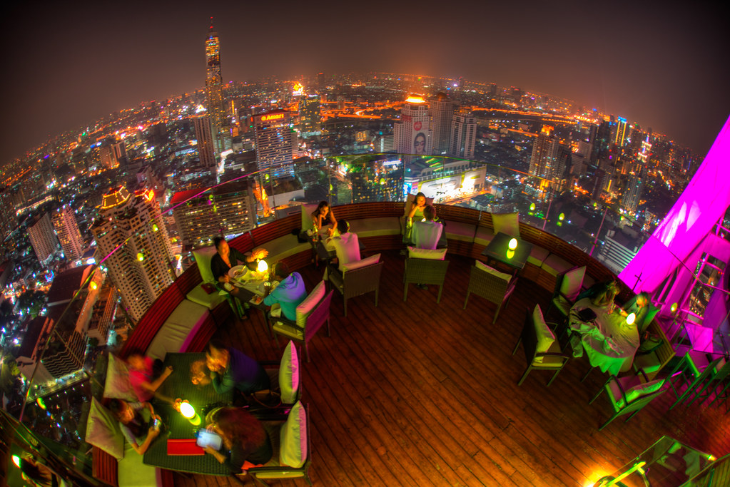 Крыши бангкока. Бангкок ресторан на крыше. Панорамный бар Бангкок. Панорамные рестораны Бангкока. Барытна крыше Бангкока.
